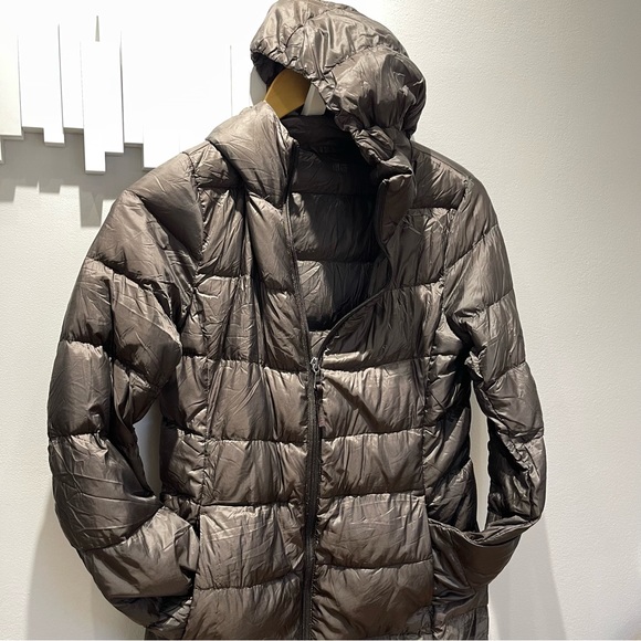 Uniqlo Ultra Light Down Long Hooded Jacket - above knee length,XS Gray, packable - Picture 10 of 13